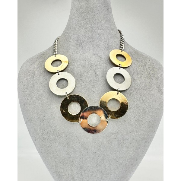 Gümüş Zincirli Yuvarlak Desenli Kolye Gümüş Zincirli Yuvarlak Desenli Kolye